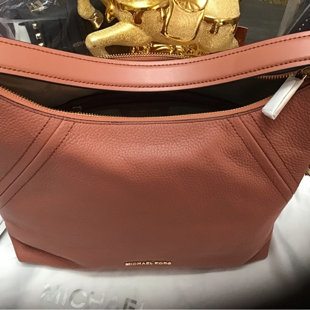 💕 Michael Kors large shoulder bag.